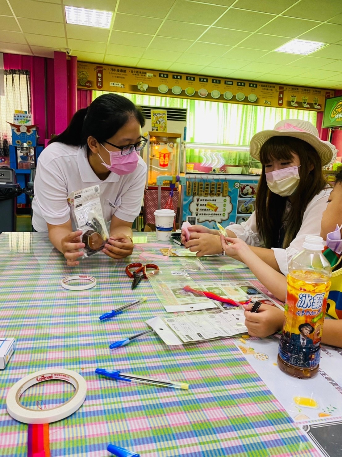《彰化親子旅遊景點》免費參觀彰化緞帶王觀光工廠-入場就送緞帶免費茶飲/童玩步道暢玩 - 第31張圖