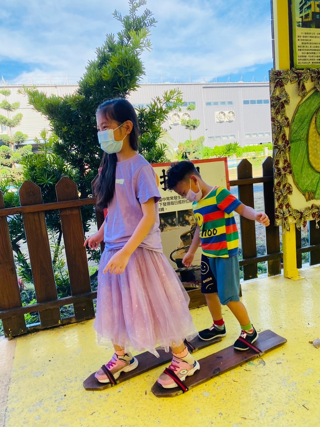 《彰化親子旅遊景點》免費參觀彰化緞帶王觀光工廠-入場就送緞帶免費茶飲/童玩步道暢玩 - 第51張圖