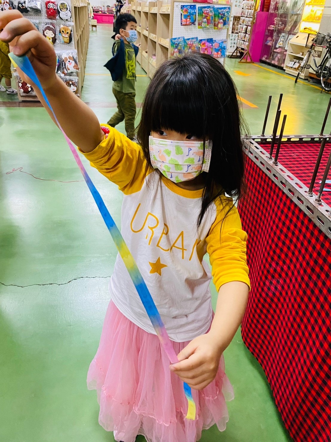 《彰化親子旅遊景點》免費參觀彰化緞帶王觀光工廠-入場就送緞帶免費茶飲/童玩步道暢玩 - 第28張圖