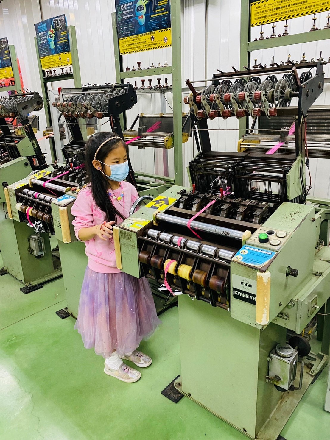 《彰化親子旅遊景點》免費參觀彰化緞帶王觀光工廠-入場就送緞帶免費茶飲/童玩步道暢玩 - 第42張圖