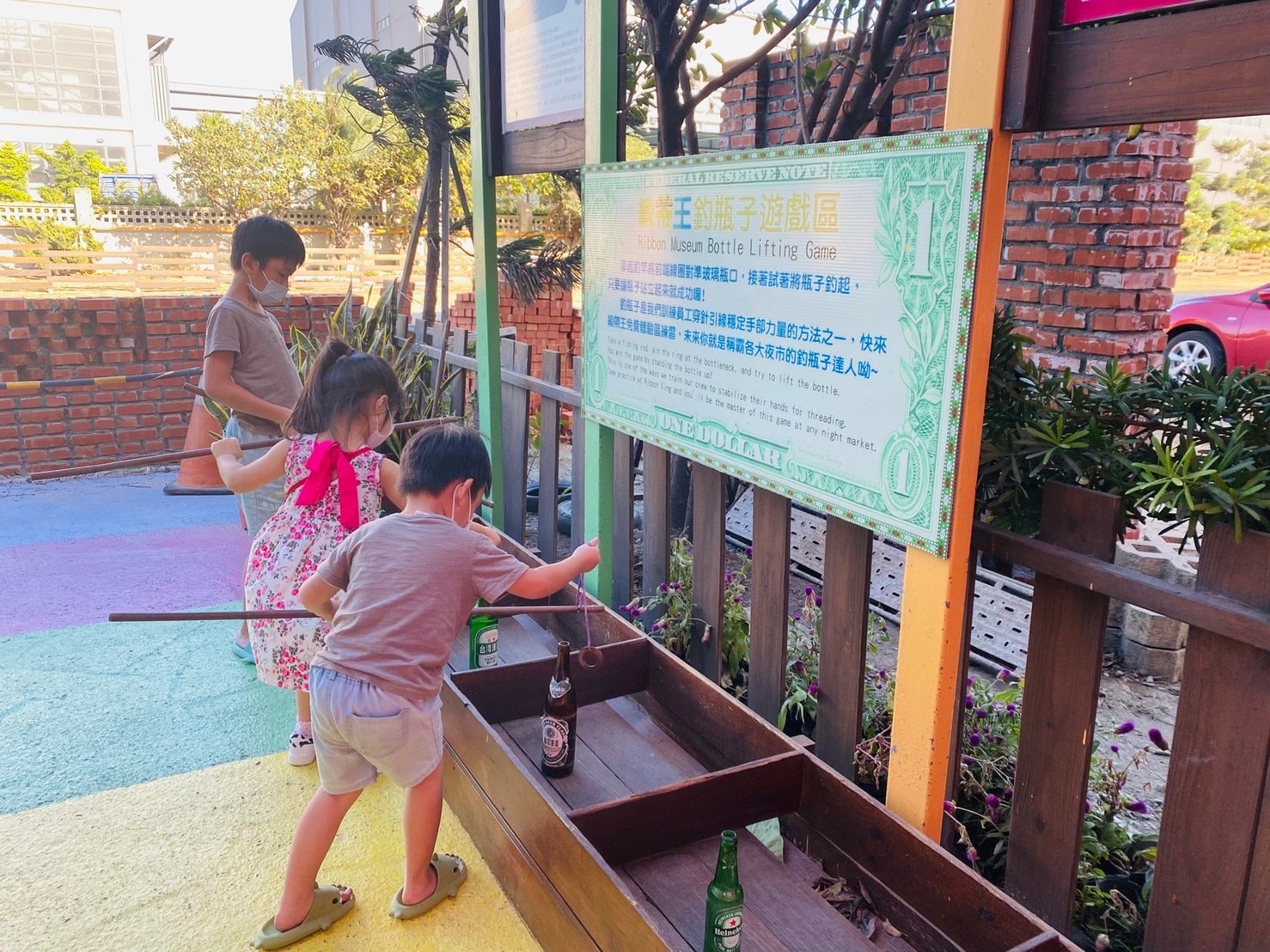 《彰化親子旅遊景點》免費參觀彰化緞帶王觀光工廠-入場就送緞帶免費茶飲/童玩步道暢玩 - 第48張圖