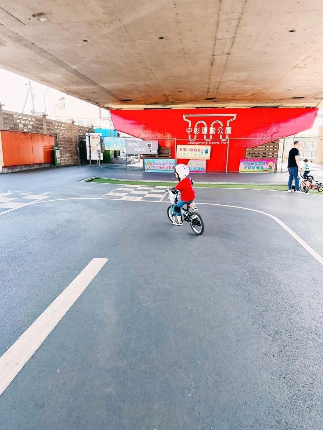 彰化｜中彰運動公園完整攻略｜設施、交通、停車一次看懂｜大人小孩的「天然遮陽傘」