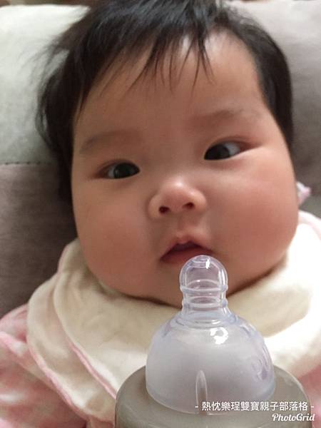 《體驗》孕媽媽詢問度高的PUKU不哭王國之母乳實感寬口黃金奶瓶和奶瓶清潔組合
