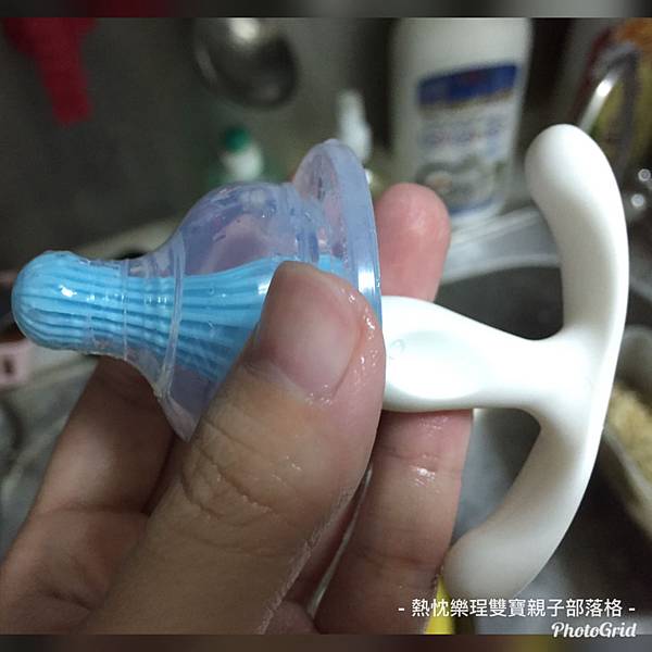 《體驗》孕媽媽詢問度高的PUKU不哭王國之母乳實感寬口黃金奶瓶和奶瓶清潔組合