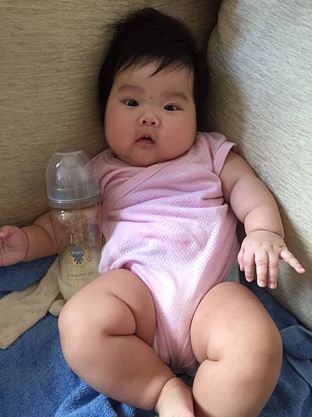 《體驗》孕媽媽詢問度高的PUKU不哭王國之母乳實感寬口黃金奶瓶和奶瓶清潔組合