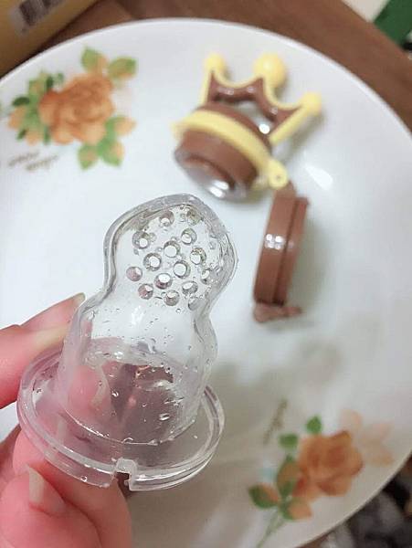《育兒好物》副食品四-五個月樂妹與咬咬樂奇幻的相遇
