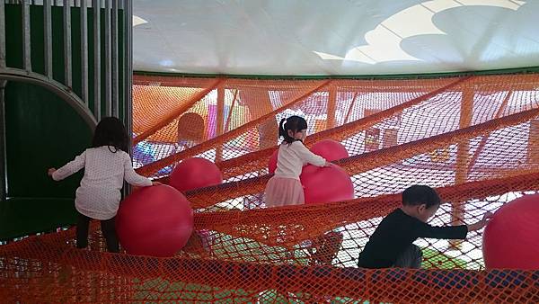 《遊玩》台中-親子友善樂園-8咘搞怪樂園