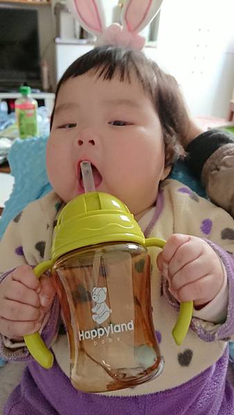 《寶寶水杯比較》副食品七-韓國朴蜜兒 Pomier Tritan 防漏學習喝水杯VS大眼蛙水杯