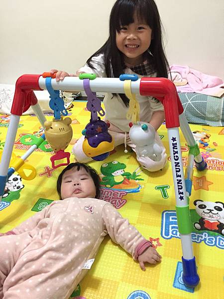 【育兒好物】 讓爸媽能輕鬆育兒的日本樂雅音樂健力架