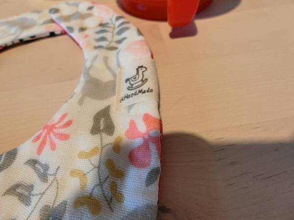 【育兒好物】超吸水且親膚質感HHandmade手作圍兜兜｜口水巾