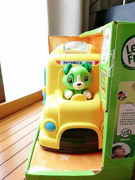 【育兒教具】玩樂中自然學習英文的美國領航品牌◎LeapFrog 跳跳蛙◎小熊家族有聲學習書&動物字母發音小巴士