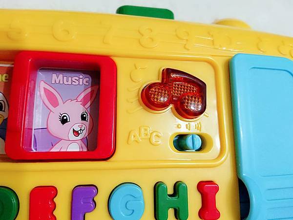【育兒教具】玩樂中自然學習英文的美國領航品牌◎LeapFrog 跳跳蛙◎小熊家族有聲學習書&動物字母發音小巴士