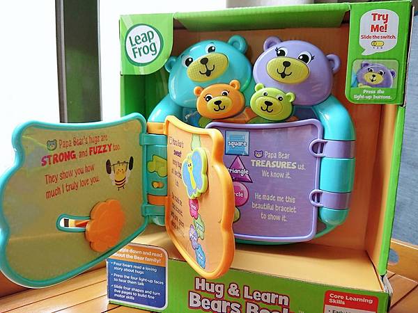 【育兒教具】玩樂中自然學習英文的美國領航品牌◎LeapFrog 跳跳蛙◎小熊家族有聲學習書&動物字母發音小巴士