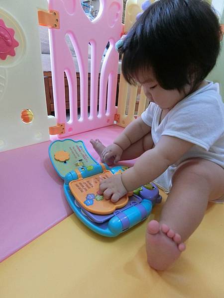 【育兒教具】玩樂中自然學習英文的美國領航品牌◎LeapFrog 跳跳蛙◎小熊家族有聲學習書&動物字母發音小巴士