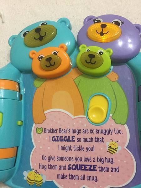 【育兒教具】玩樂中自然學習英文的美國領航品牌◎LeapFrog 跳跳蛙◎小熊家族有聲學習書&動物字母發音小巴士