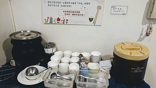 【台中素食】南屯區素食親子小餐館—呷飯店(附親子閱讀角落)