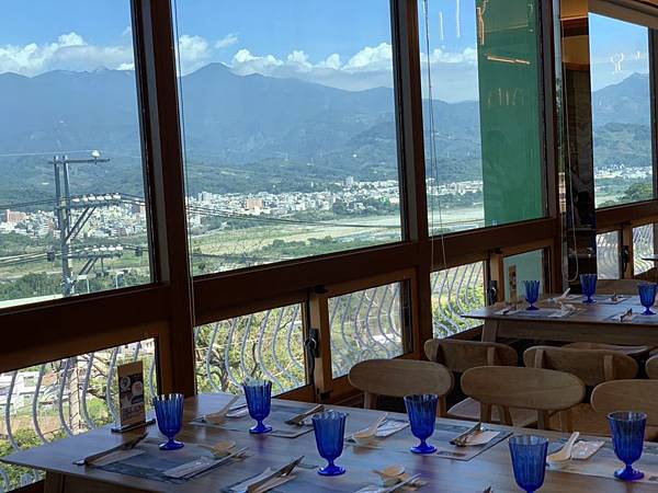 【台中景點】台中石岡2018新景點─彩虹山舍，繽紛色彩點亮你每張照片