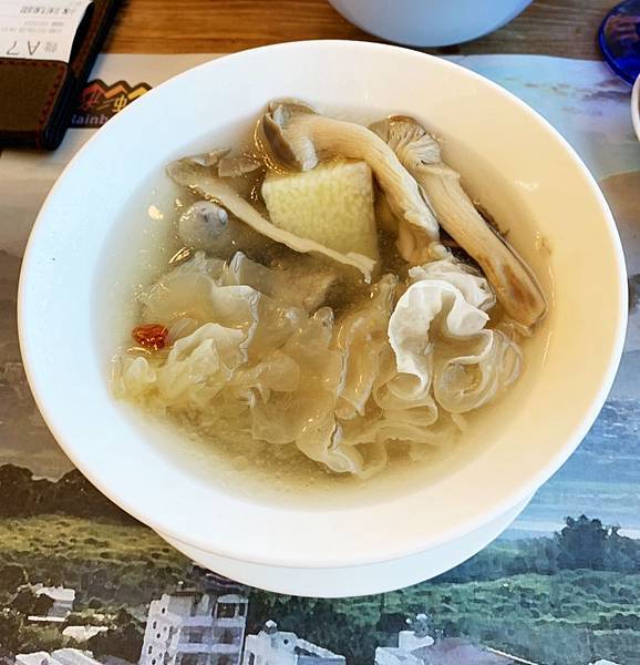 【台中景點】台中石岡2018新景點─彩虹山舍，繽紛色彩點亮你每張照片