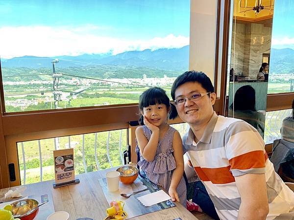 【台中景點】台中石岡2018新景點─彩虹山舍，繽紛色彩點亮你每張照片