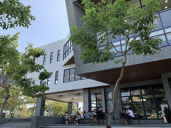 【台中景點】南屯區2018新遛寶景點─李科永紀念圖書分館─特色圖書館/親子閱讀區/融合公園綠地/台中野餐地方