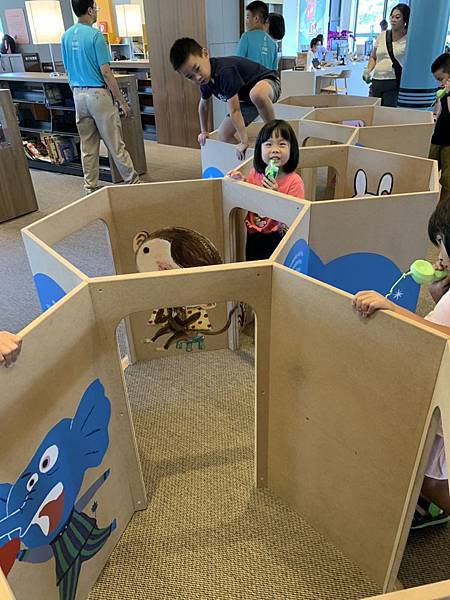 【台中景點】南屯區2018新遛寶景點─李科永紀念圖書分館─特色圖書館/親子閱讀區/融合公園綠地/台中野餐地方