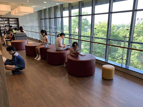 【台中景點】南屯區2018新遛寶景點─李科永紀念圖書分館─特色圖書館/親子閱讀區/融合公園綠地/台中野餐地方