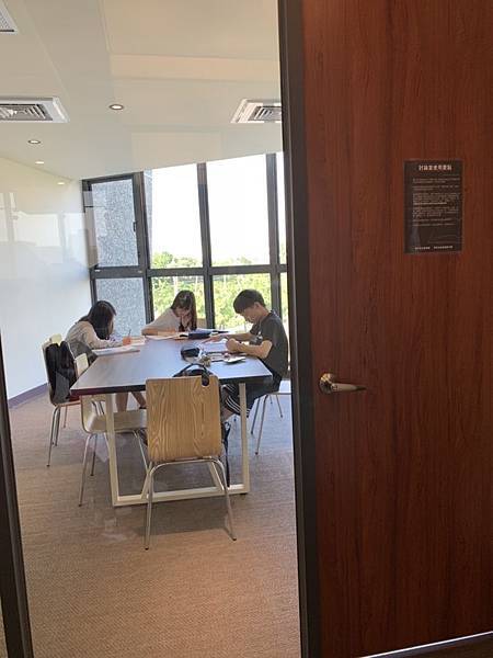 【台中景點】南屯區2018新遛寶景點─李科永紀念圖書分館─特色圖書館/親子閱讀區/融合公園綠地/台中野餐地方