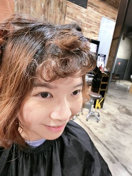 【台中美髮】台中北區Glitz Hair旗艦店賦活修護系列護髮+溫塑燙髮(推薦Glitz hair 凱羅老師)