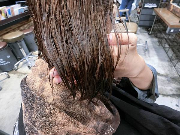 【台中美髮】台中北區Glitz Hair旗艦店賦活修護系列護髮+溫塑燙髮(推薦Glitz hair 凱羅老師)