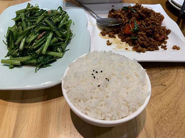【台中美食-南屯區】CP值超高的泰式料理─『泰潮』大墩店/黎明店