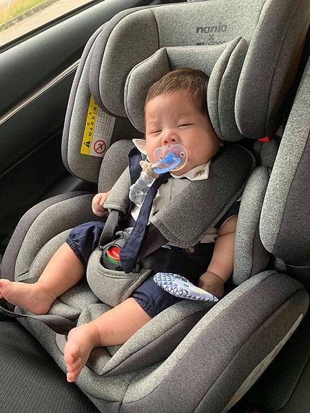 【育兒體驗】nania納尼亞 納歐聯名 360度旋轉 0-12歲 Isofix 汽車安全座椅/灰色FB00360