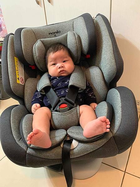【育兒體驗】nania納尼亞 納歐聯名 360度旋轉 0-12歲 Isofix 汽車安全座椅/灰色FB00360