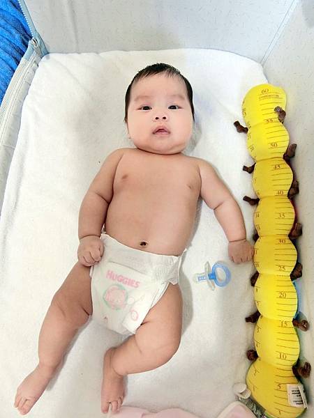 【育兒體驗】睡過夜也乾爽◎HUGGIES 好奇│裸感紙尿褲/裸感褲/尿布◎
