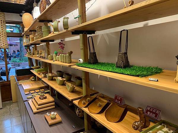 【樂珵雙寶出任務】宜蘭旅遊：穿著旗袍玩樂傳統藝術中心│小花園| 竹工藝