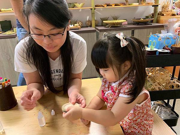 【樂珵雙寶出任務】宜蘭旅遊：穿著旗袍玩樂傳統藝術中心│小花園| 竹工藝