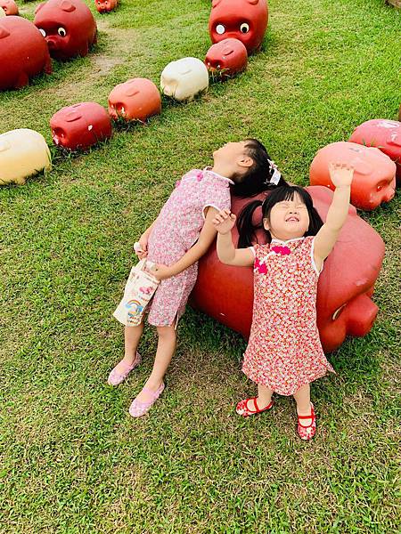 【樂珵雙寶出任務】宜蘭旅遊：穿著旗袍玩樂傳統藝術中心│小花園| 竹工藝