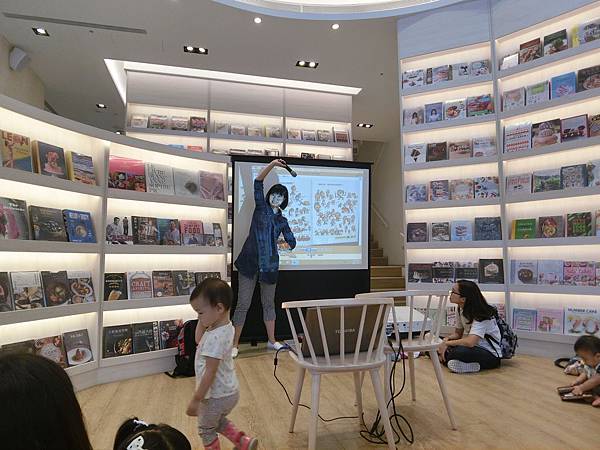 【親子共學場地】台中南屯區益品書屋EP-BOOK│100元入場費飲料喝到飽│親子閱讀