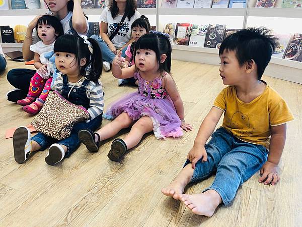 【親子共學場地】台中南屯區益品書屋EP-BOOK│100元入場費飲料喝到飽│親子閱讀