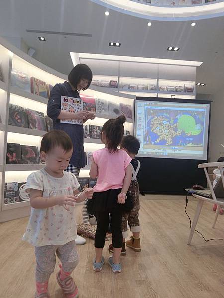 【親子共學場地】台中南屯區益品書屋EP-BOOK│100元入場費飲料喝到飽│親子閱讀