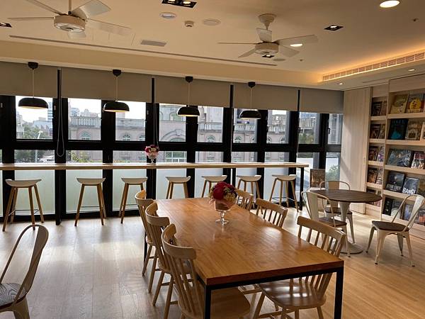 【親子共學場地】台中南屯區益品書屋EP-BOOK│100元入場費飲料喝到飽│親子閱讀