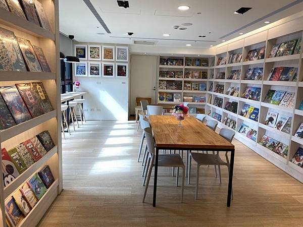 【親子共學場地】台中南屯區益品書屋EP-BOOK│100元入場費飲料喝到飽│親子閱讀