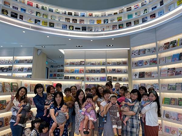 【親子共學場地】台中南屯區益品書屋EP-BOOK│100元入場費飲料喝到飽│親子閱讀