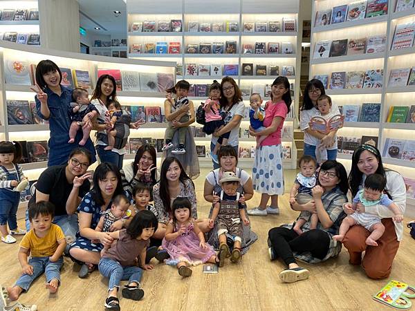 【親子共學場地】台中南屯區益品書屋EP-BOOK│100元入場費飲料喝到飽│親子閱讀
