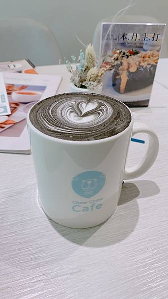 【台中南屯美食】文心公園Chow Chow Cafe 巧巧咖啡│包廂服務│低脂輕食料理│免服務費