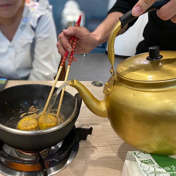 【台中西屯美食】仨小鍋物sa xiao hot pot │商業經濟鍋165元│麻油烏骨雞火鍋│免收服務費