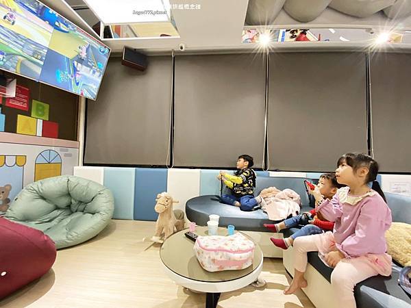 【台中西屯住宿旅館】水雲端旗艦概念旅館│親子遊戲室│遊戲機Swith 和XBOX│附消夜和早餐魚翅羹吃到飽