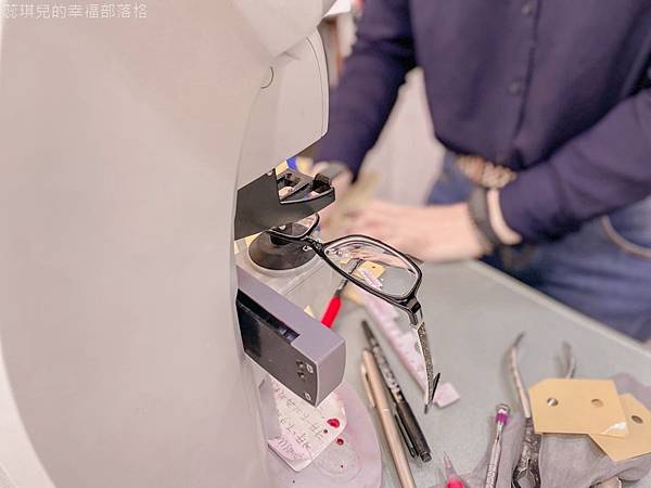 【可宅配眼鏡推薦】明明眼鏡教媽媽怎麼文青又時尚的顧孩子