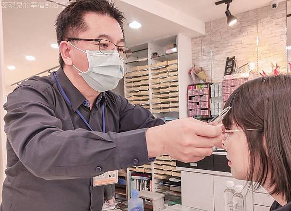 【可宅配眼鏡推薦】明明眼鏡教媽媽怎麼文青又時尚的顧孩子