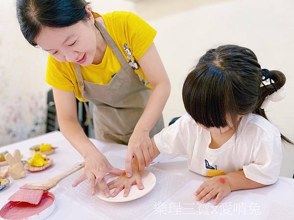 【台中親子拓印】拓印不用跑到鶯歌啦~~台中愛啃兔陶瓷手創坊拓印手掌腳ㄚ/拓印寶寶屁股