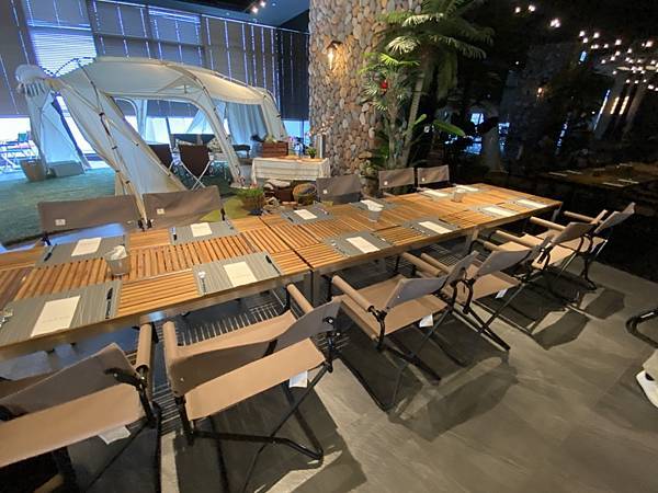 【媽媽帶我去環島一】桃園青埔親子飯店和逸飯店COZZI Blu有療癒的企鵝機器人/緊鄰Xpark桃園水族館海生館和新光影城